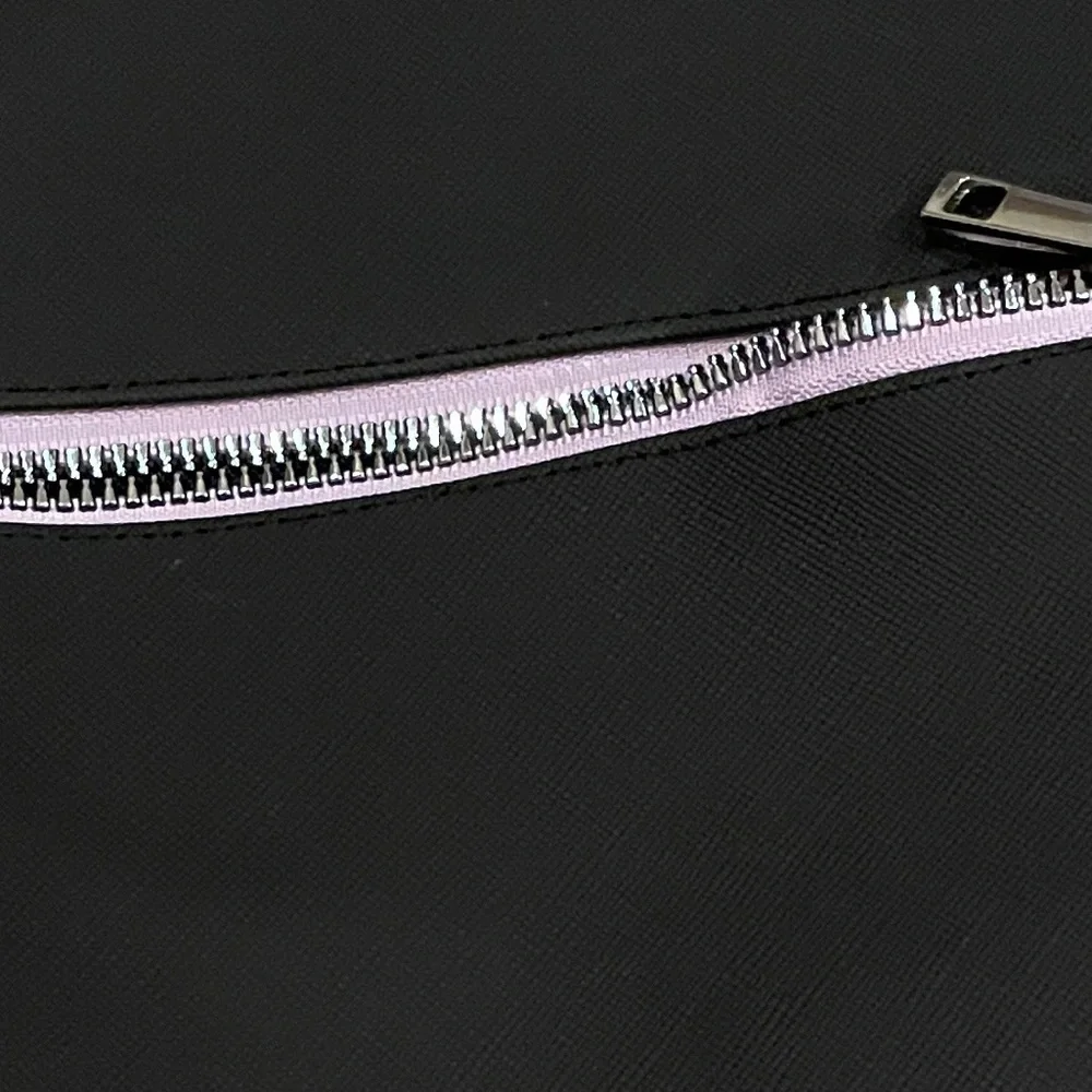 Rae Dunn zippered compartment